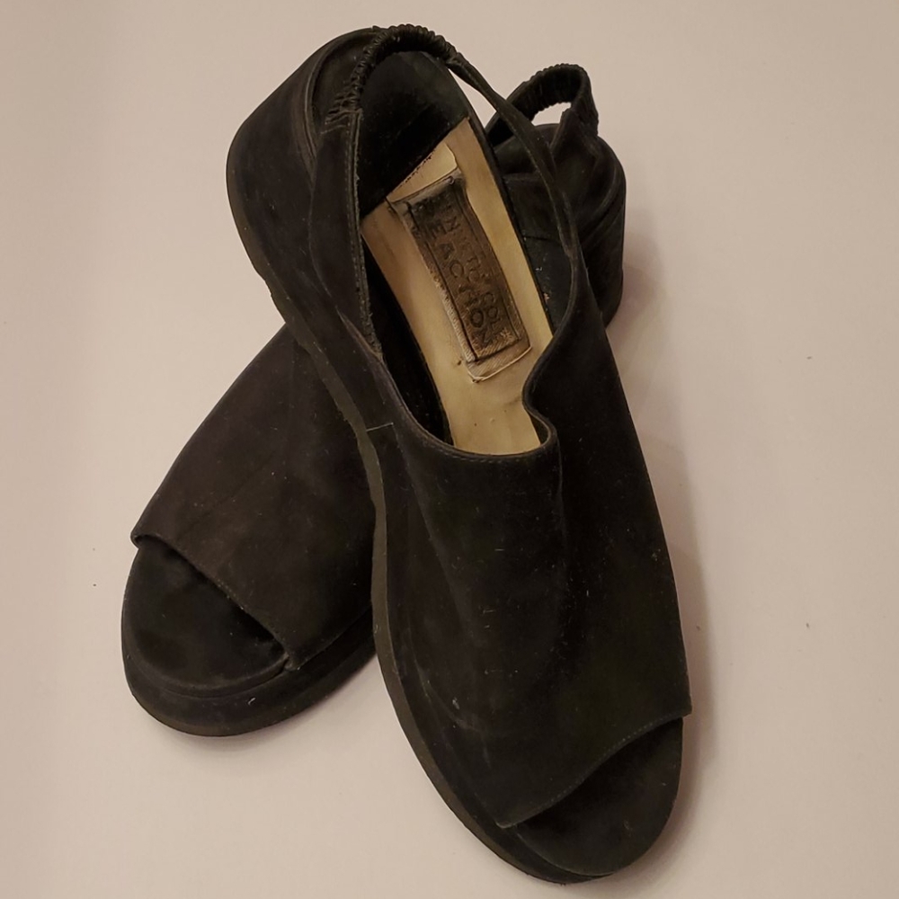 Kenneth Cole Platform - Picture 2 of 4